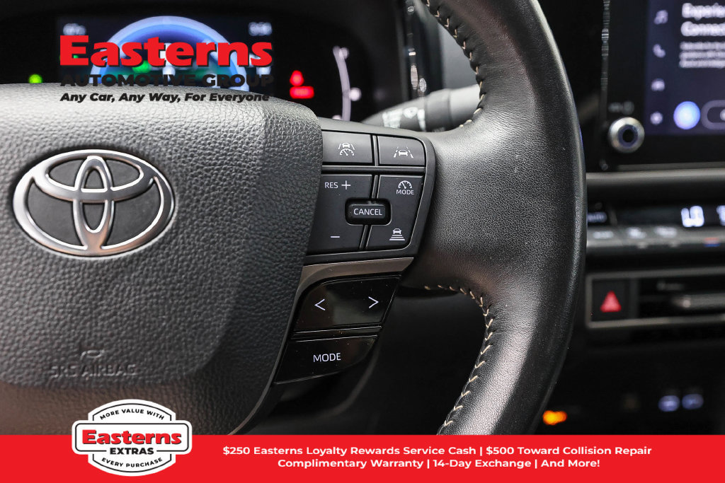 Used 2025 Toyota Camry SE FWD image 16