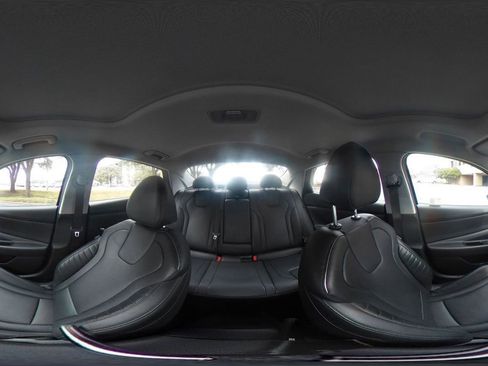 Used 2025 Hyundai Elantra Limited image 37