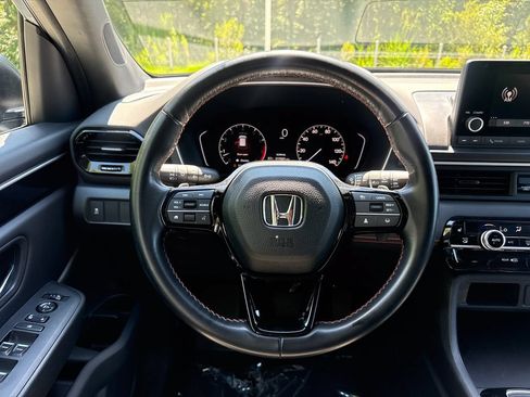 Used 2025 Honda Pilot Sport image 21