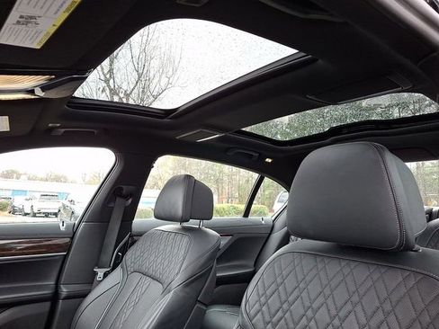 Used 2022 BMW 750i xDrive w/ M Sport Package image 18