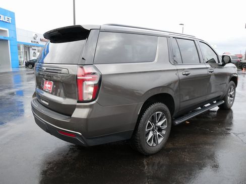 Used 2021 Chevrolet Suburban Z71 w/ Z71 Signature Package image 5