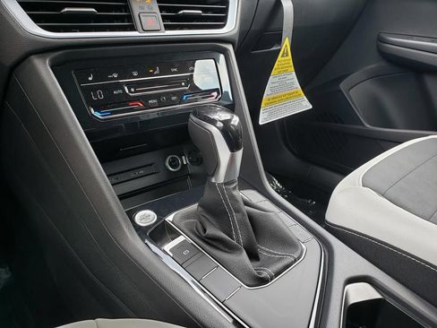 New 2026 Volkswagen Taos SE FWD image 11