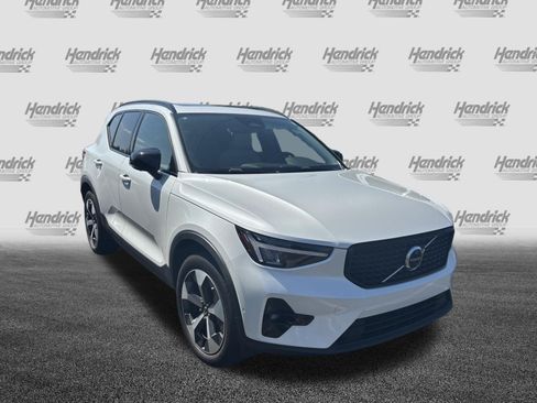 Used 2023 Volvo XC40 B5 Plus w/ Protection Package Premier AWD/4WD image 2