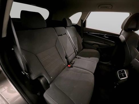 Used 2016 Kia Sorento FWD image 26