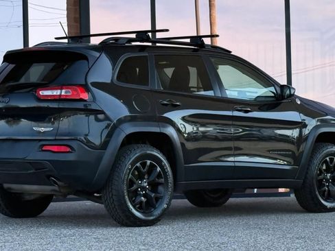 Used 2015 Jeep Cherokee Trailhawk w/ Leather Interior Group AWD/4WD image 12