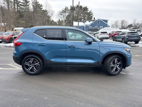 Used 2025 Volvo XC40 B5 Core image 6