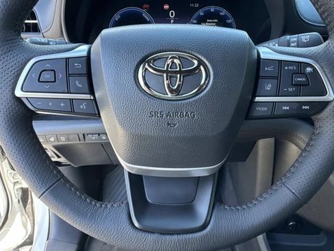 New 2025 Toyota Sienna Platinum image 22