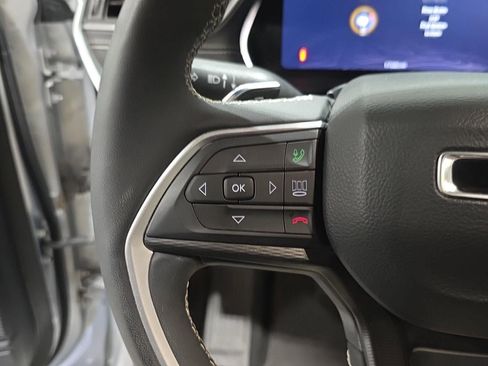 Used 2024 Jeep Grand Cherokee Altitude image 12