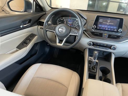 Used 2025 Nissan Altima 2.5 SV FWD image 34