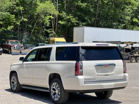 Used 2015 GMC Yukon XL Denali w/ Touring Package AWD/4WD image 4