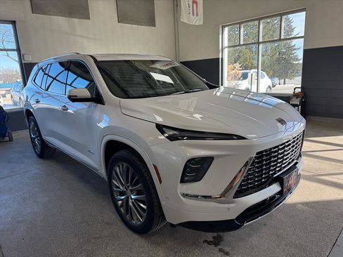 Used 2025 Buick Enclave Avenir w/ Super Cruise Package image 3