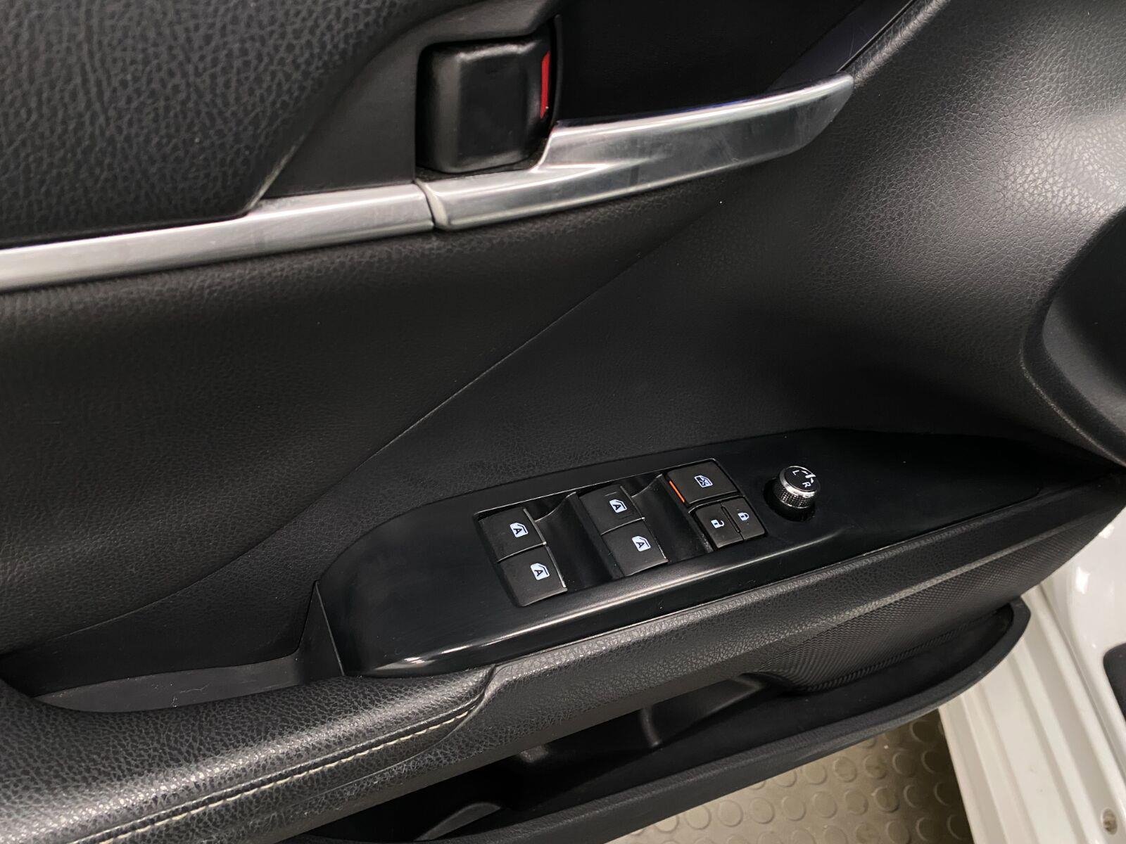 Used 2019 Toyota Camry XSE FWD image 32