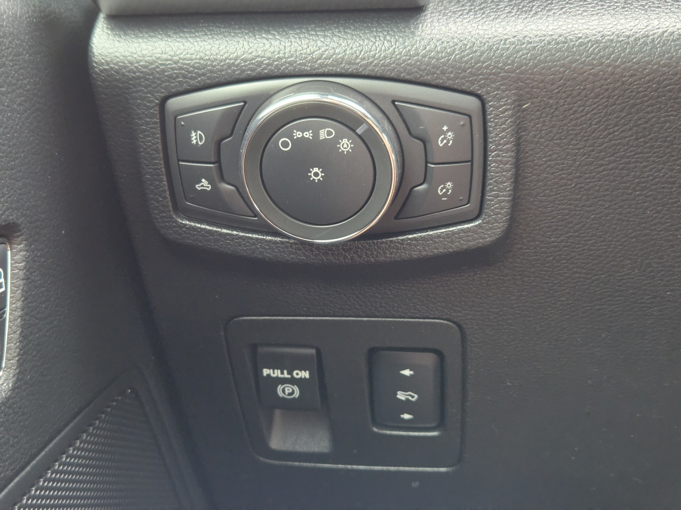 Used 2015 Ford F150 XLT w/ Equipment Group 302A Luxury RWD image 16