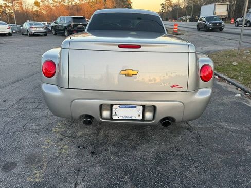 Used 2004 Chevrolet SSR w/ Preferred Equipment Group RWD image 4