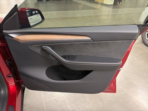 Used 2024 Tesla Model Y Long Range image 12