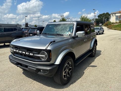 Used 2024 Ford Bronco Outer Banks AWD/4WD image 2
