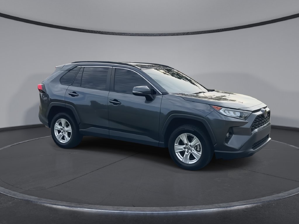 Used 2021 Toyota RAV4 XLE w/ Convenience Package FWD image 2