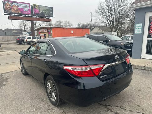 Used 2016 Toyota Camry SE image 2