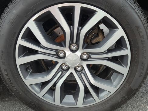 Used 2017 Mitsubishi Outlander SEL image 37