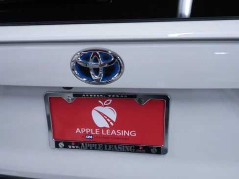 Used 2022 Toyota RAV4 XLE Premium image 28