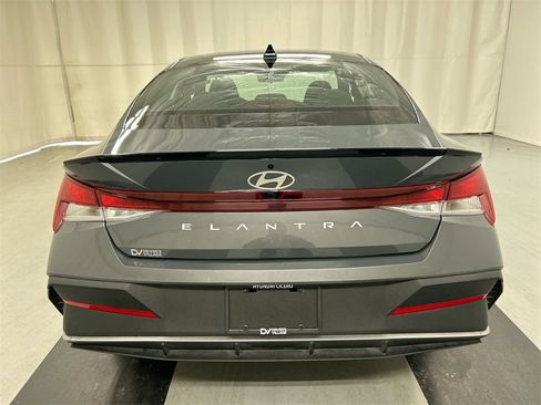 Used 2025 Hyundai Elantra Sport image 20