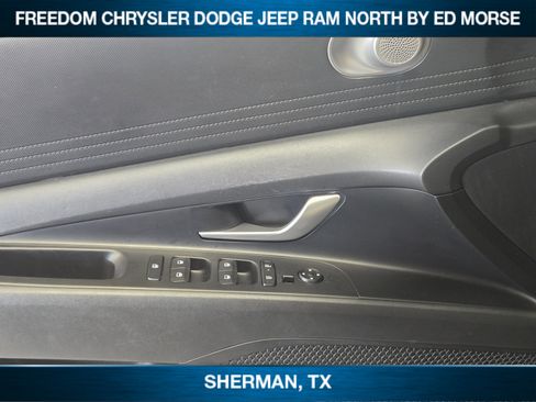 Used 2024 Hyundai Elantra SEL image 17