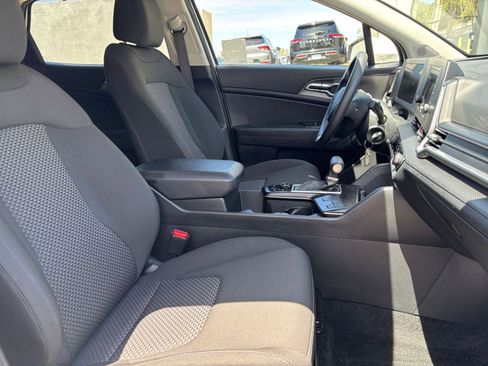 Used 2025 Kia Sportage LX FWD image 35