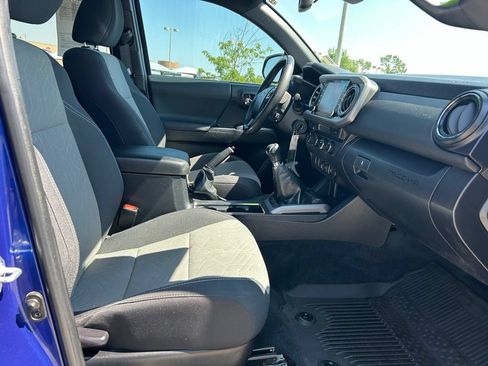 Used 2022 Toyota Tacoma TRD Off-Road AWD/4WD image 30
