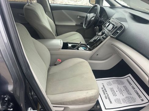 Used 2010 Toyota Venza FWD image 8