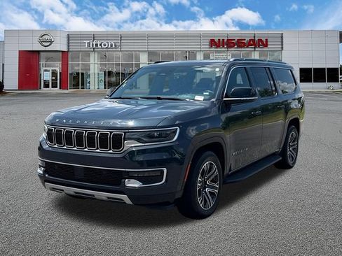 Used 2024 Jeep Wagoneer L Series II RWD image 3