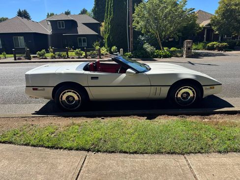 Used 1988 Chevrolet Corvette Convertible RWD image 15