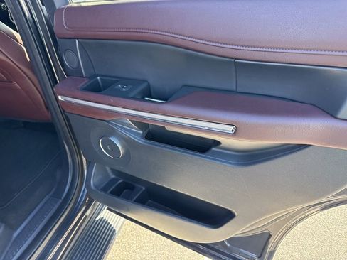 Used 2024 Ford Expedition Limited image 18
