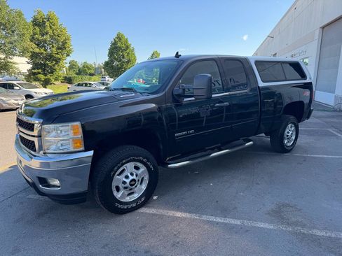 Used 2011 Chevrolet Silverado 2500 LT w/ Interior Plus Package AWD/4WD image 8