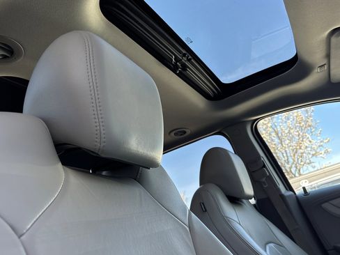 Used 2016 Chevrolet Traverse LT image 14