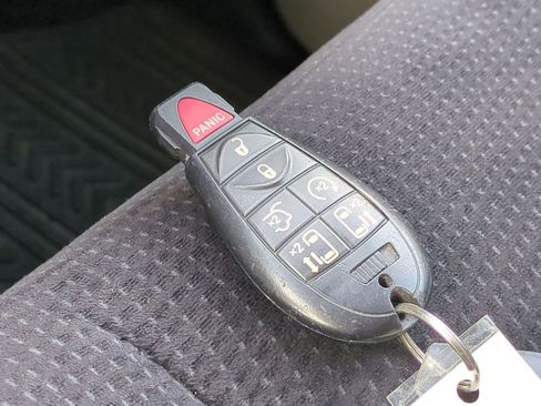 Used 2014 Dodge Grand Caravan SXT image 38