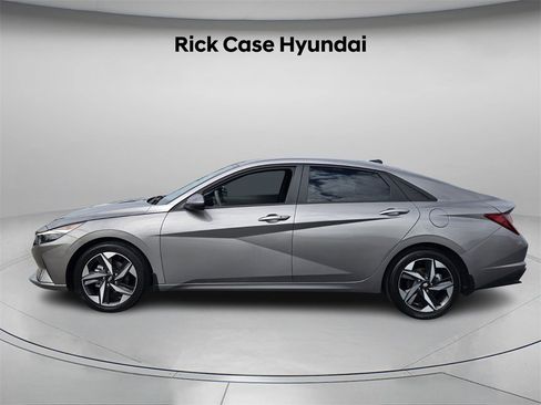 Certified 2023 Hyundai Elantra SEL w/ Convenience Package image 3