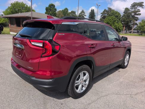 Used 2024 GMC Terrain SLE w/ Driver Convenience Package AWD/4WD image 4