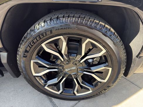 New 2025 GMC Sierra EV Denali image 30