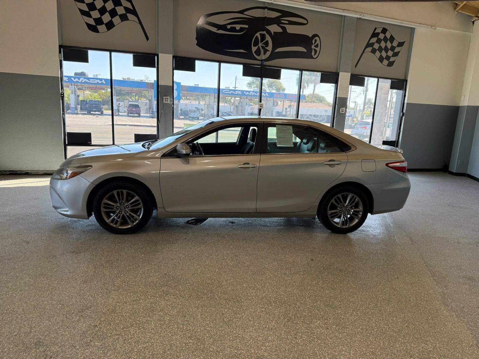 Used 2016 Toyota Camry SE FWD image 4
