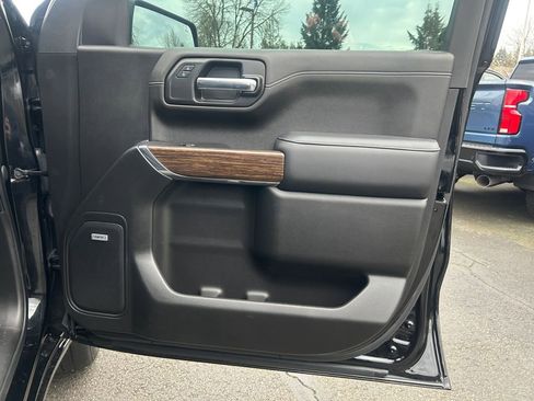 Used 2022 Chevrolet Silverado 1500 High Country w/ Technology Package AWD/4WD image 26