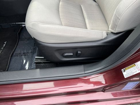 Used 2025 Nissan Altima 2.5 SV image 23