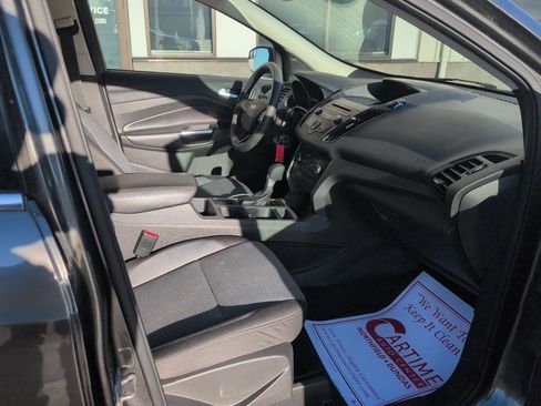 Used 2017 Ford Escape SE image 11