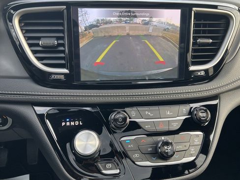 New 2026 Chrysler Pacifica Select image 24