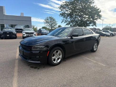 Used 2023 Dodge Charger SXT RWD image 4