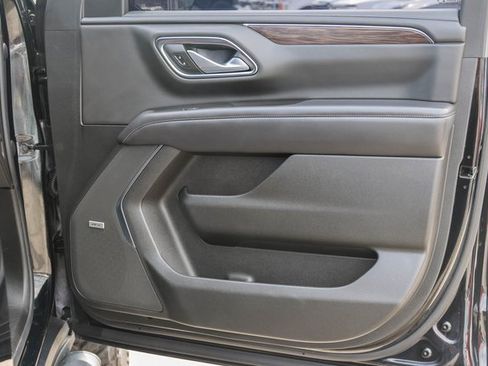 Used 2022 Chevrolet Suburban Z71 image 17