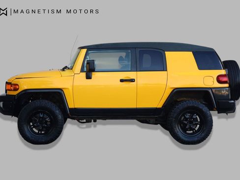 Used 2007 Toyota FJ Cruiser 4WD image 2