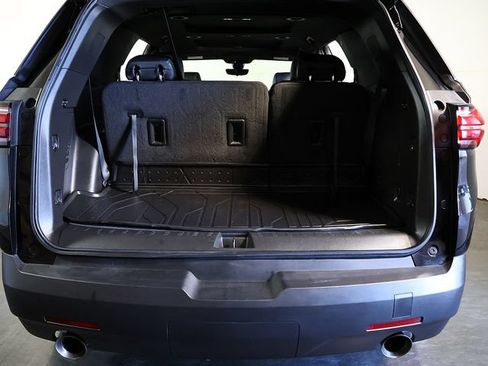 Used 2023 Chevrolet Traverse LT w/ LT Premium Package FWD image 32