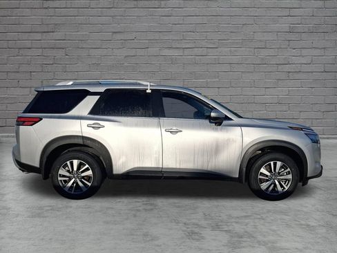Used 2023 Nissan Pathfinder SL FWD image 12