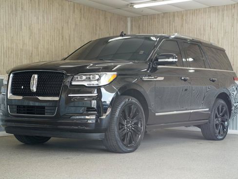 Used 2023 Lincoln Navigator Reserve AWD/4WD image 4