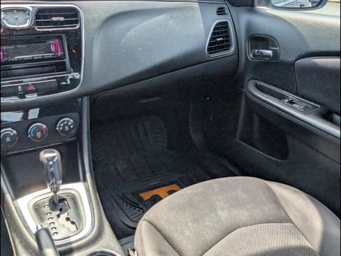 Used 2013 Chrysler 200 LX FWD image 9